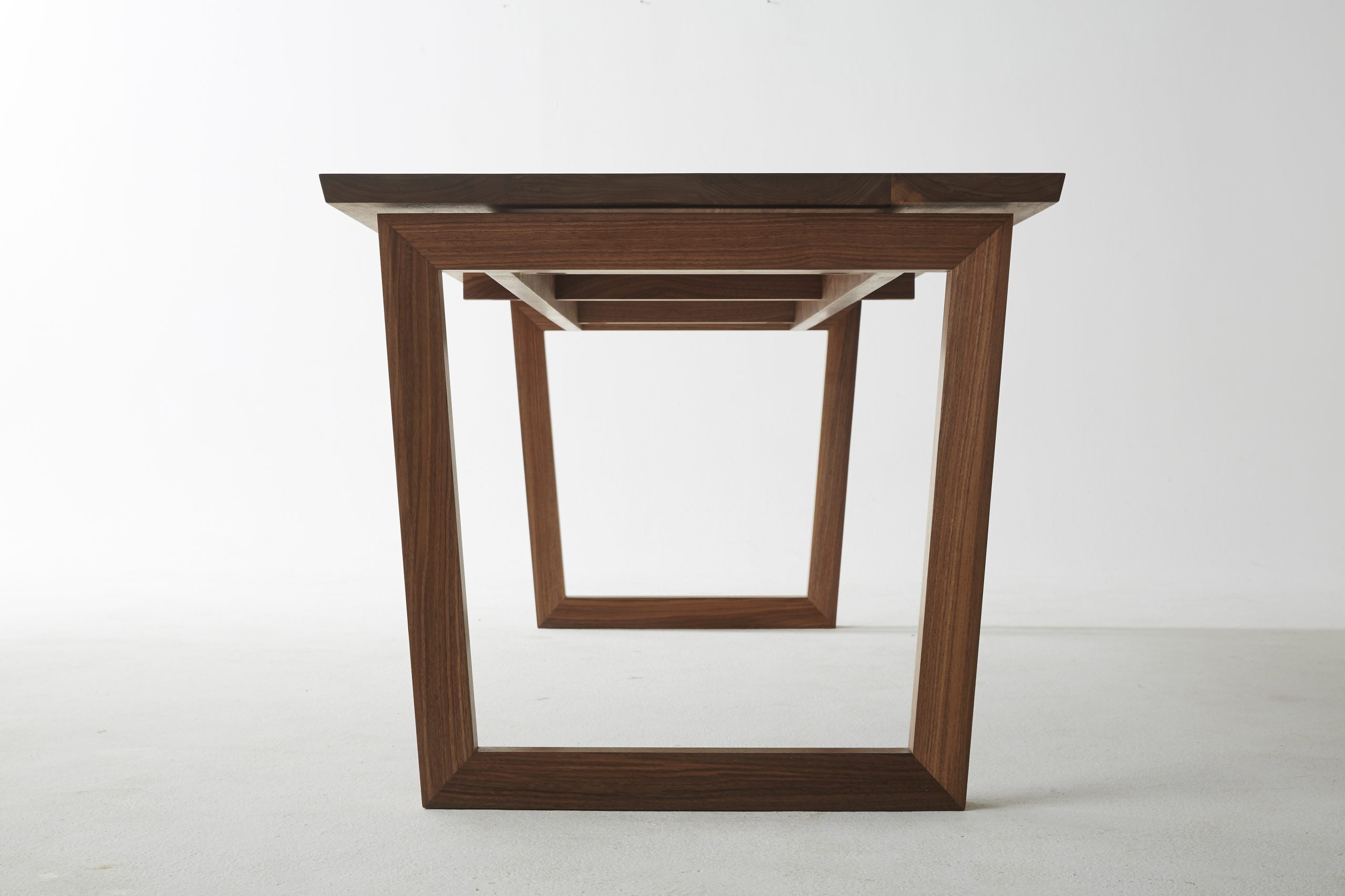 호두나무 테이블 [Walnut table]